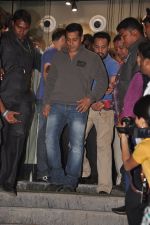 Salman Khan at Being Human store launch by Salman Khan in Khar, Mumbai on 17th Jan 2013 (28).JPG